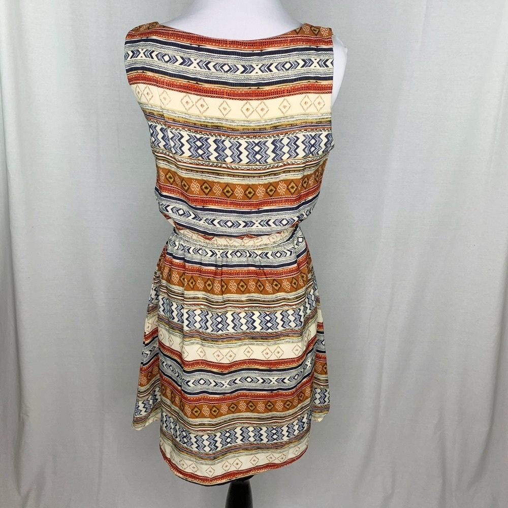 SM Wardrobe Aztec print sleeveless dress - Picture 3 of 11
